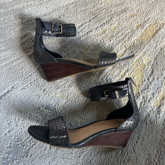 Ugg Char Mar Ankle Strap Black braided Leather Mini Wedge Sandals Size 8 - Picture 2 of 9